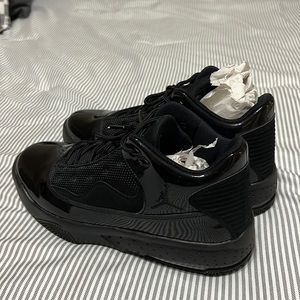 Jordan Max Aura 2 Triple Black 2020 Like New Size 10.5